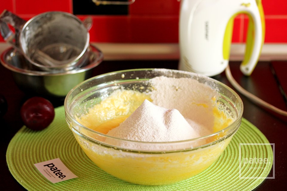 Пирог со сливами - Шаг 7