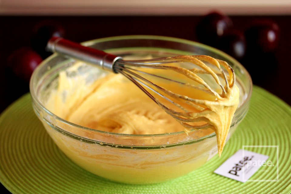 Пирог со сливами - Шаг 8