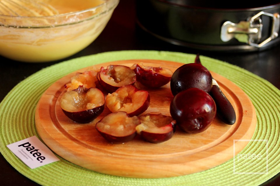 Пирог со сливами - Шаг 9