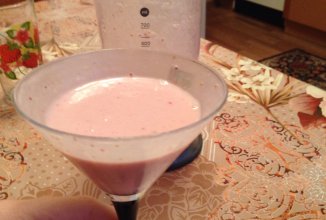 Молочный клубничный коктейл