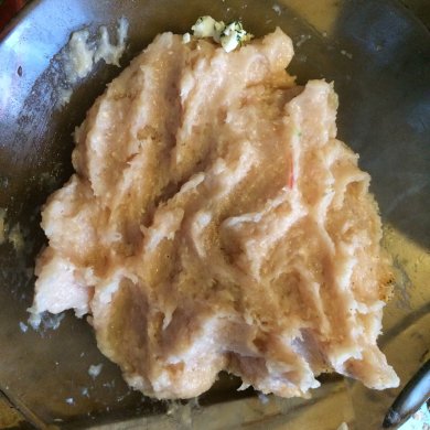 Куриные зразы с яйцом и зеленью - Шаг 1