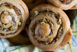 Булочки-улитки с фисташками