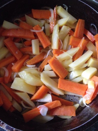 Морской язык тушеный с овощами - Шаг 1