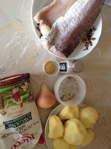 Хек запеченный с картофелем в майонезе. - Шаг 1