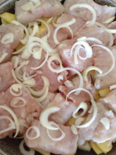 Хек запеченный с картофелем в майонезе. - Шаг 4