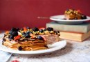Блинный торт с шоколадом и свежими ягодами(Блинница)