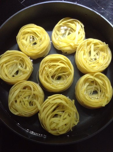 Гнезда с куриной грудкой и помидорами - Шаг 2