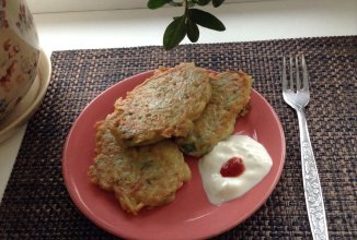 Картофельные оладьи с зеленью.