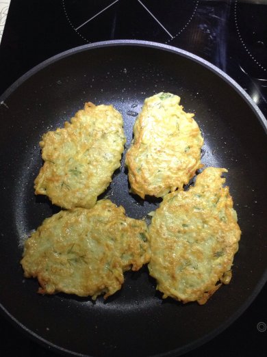 Картофельные оладьи с зеленью. - Шаг 5