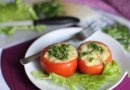 Помидоры, фаршированные куриным филе и овощами