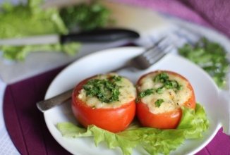 Помидоры, фаршированные куриным филе и овощами