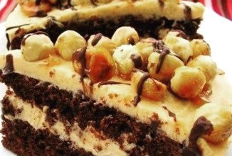 Шоколадно-бисквитный торт с карамельным кремом