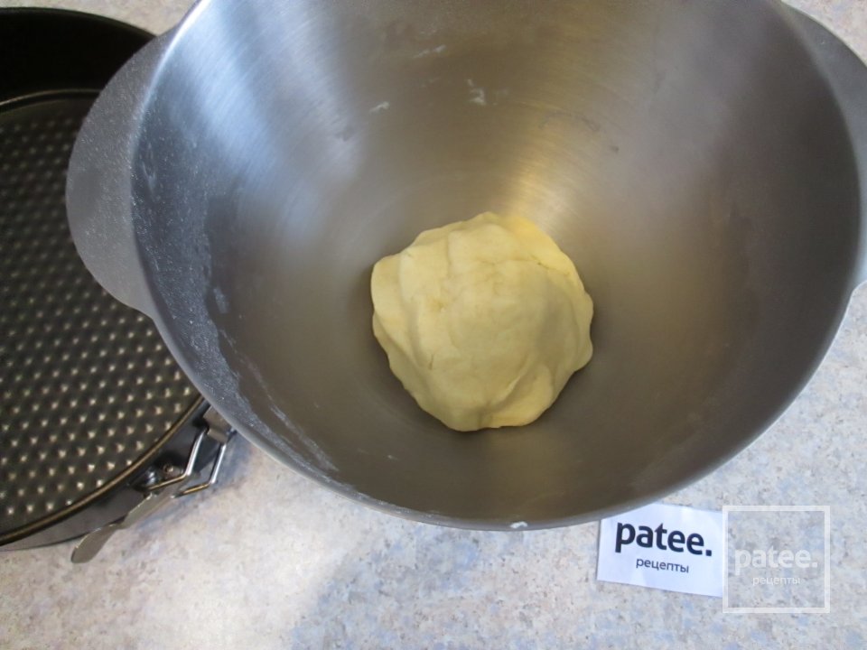 Пирог с начинкой из творога, с изюмом и орехами. - Шаг 5