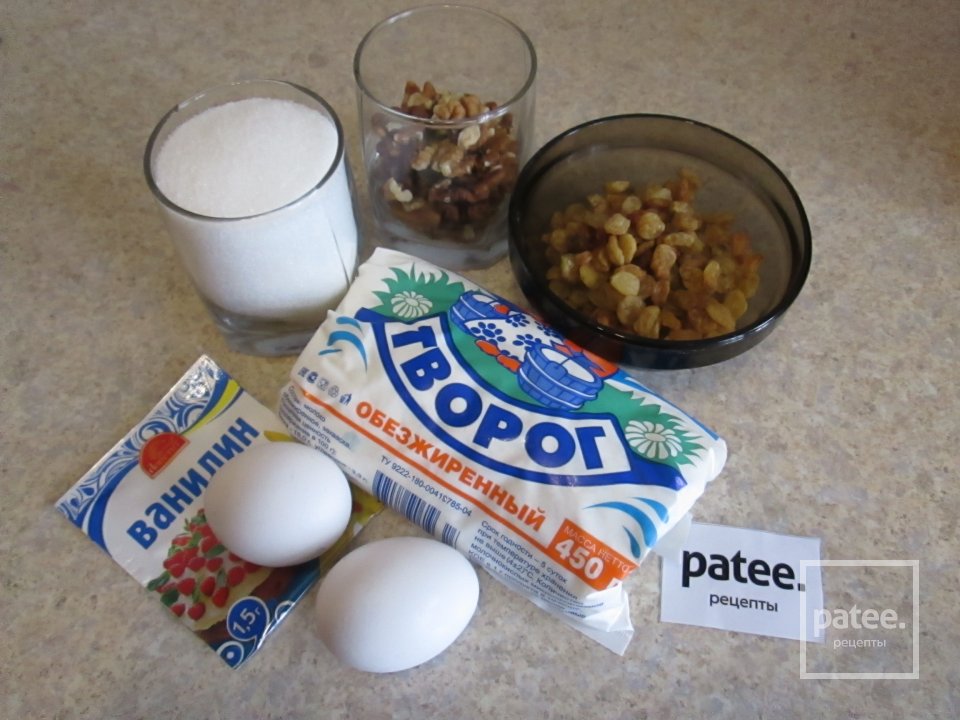 Пирог с начинкой из творога, с изюмом и орехами. - Шаг 8