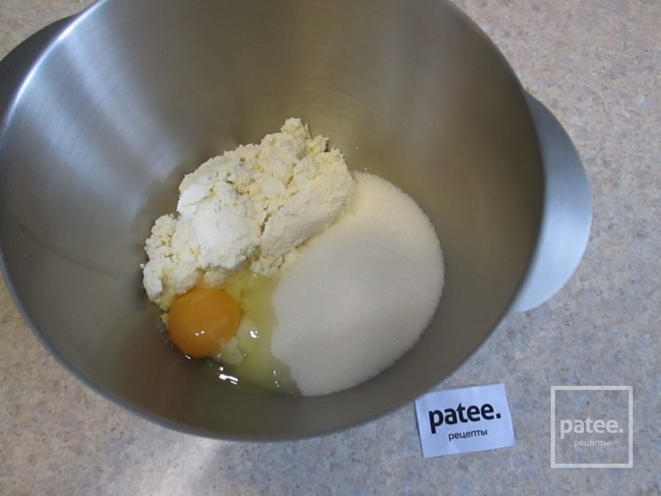 Пирог с начинкой из творога, с изюмом и орехами. - Шаг 11