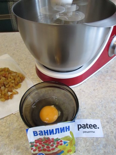 Пирог с начинкой из творога, с изюмом и орехами. - Шаг 12