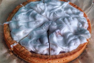 Тарт с бананом и взбитыми сливками