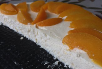 Мусс творожный со сливками и персиками.