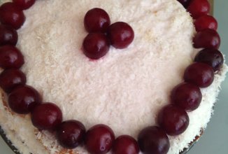 Бисквитный торт с творожным кремом "Вишневое ожерелье"