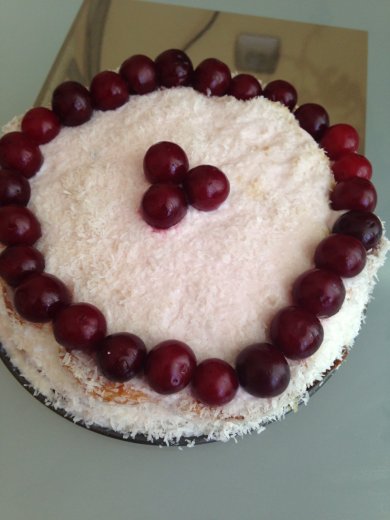 Бисквитный торт с творожным кремом "Вишневое ожерелье"