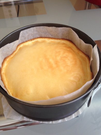 Бисквитный торт с творожным кремом "Вишневое ожерелье" - Шаг 1