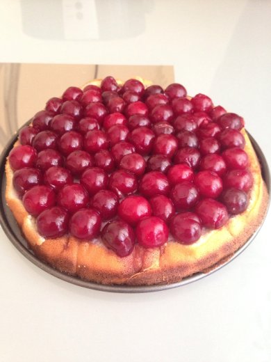 Бисквитный торт с творожным кремом "Вишневое ожерелье" - Шаг 2