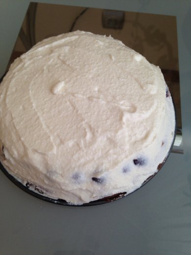 Бисквитный торт с творожным кремом "Вишневое ожерелье" - Шаг 3