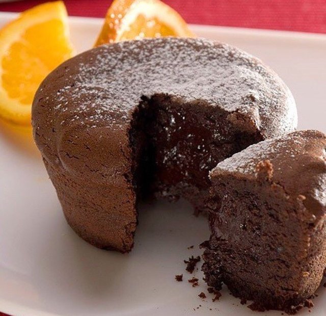 Шоколадные кексы с жидкой начинкой за 15 мин.