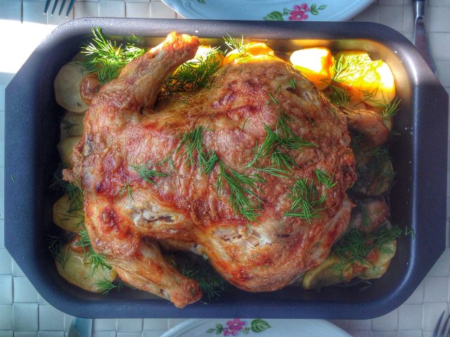 Курица запеченная в духовке с картофелем