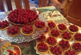 Корзиночки с малиной и шоколадным гонашем