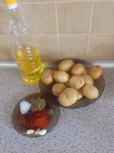 Картофель по-домашнему со специями - Шаг 1