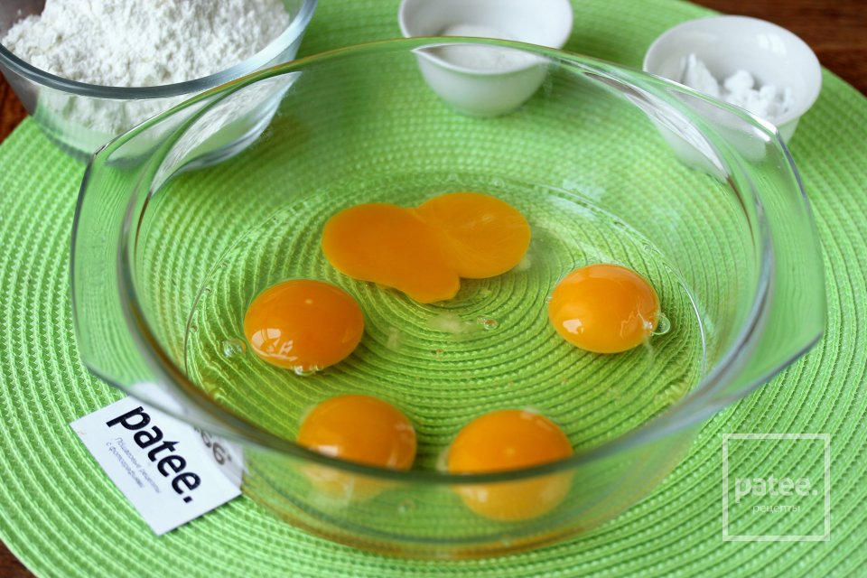 Заливной пирог с молодой капустой - Шаг 4