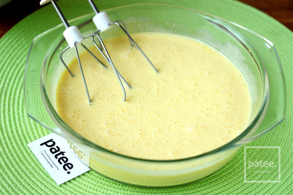 Заливной пирог с молодой капустой - Шаг 7