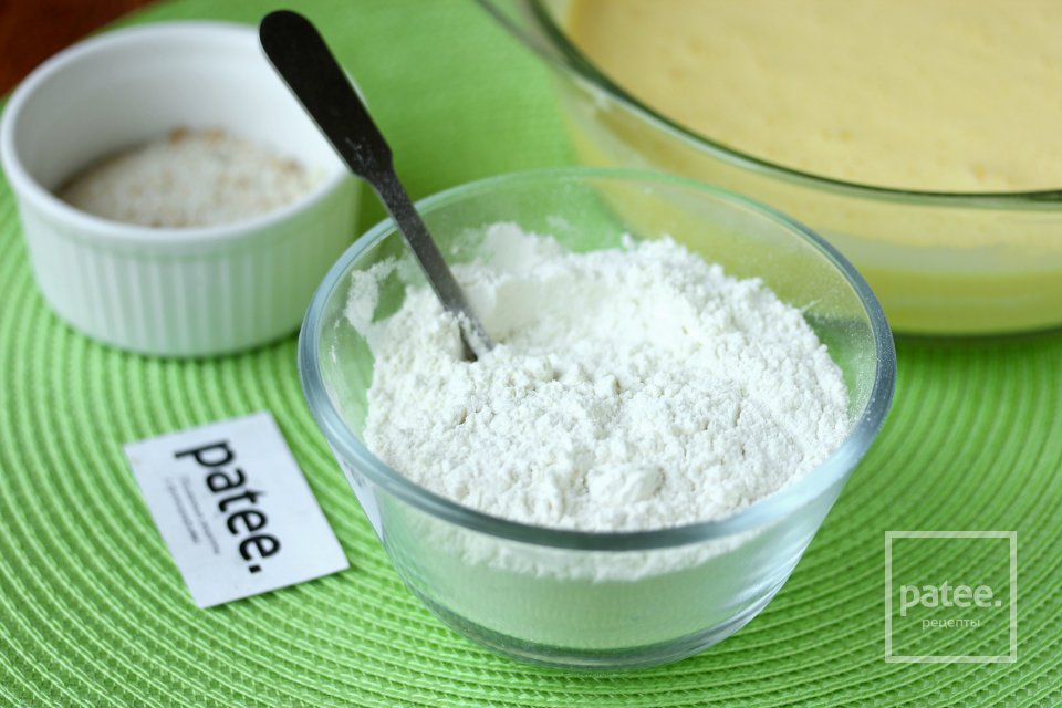 Заливной пирог с молодой капустой - Шаг 10