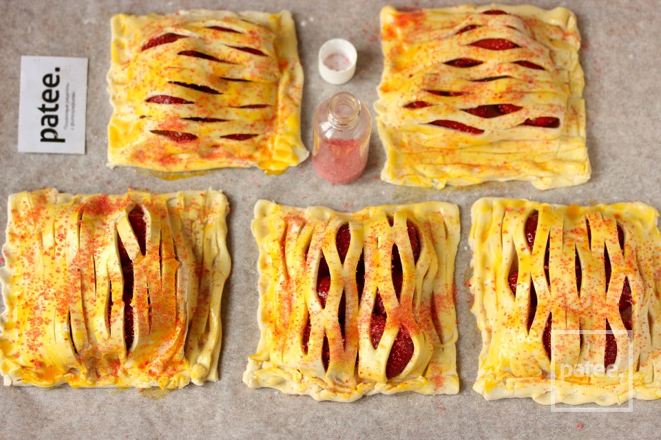 Слойки с клубникой и бананом - Шаг 9