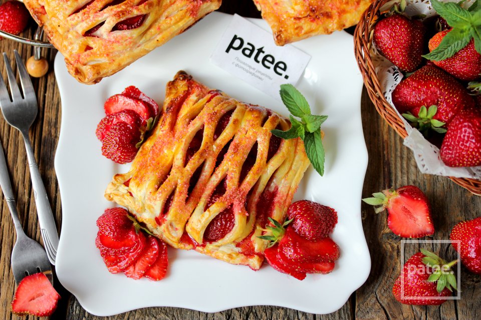 Слойки с клубникой и бананом - Шаг 12