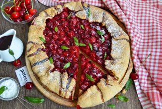 Галета с вишней