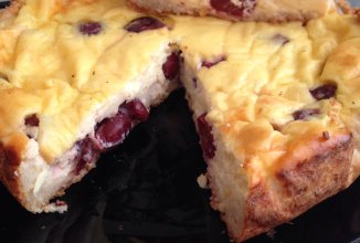 Пирог с вишней в йогуртовой заливке