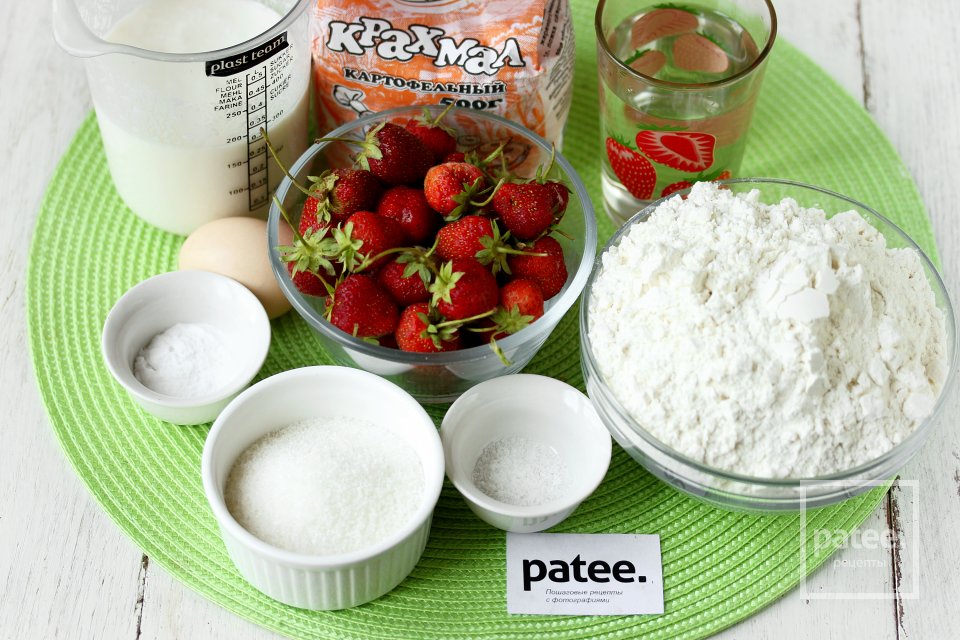 Паровые вареники с клубникой в мультиварке - Шаг 1