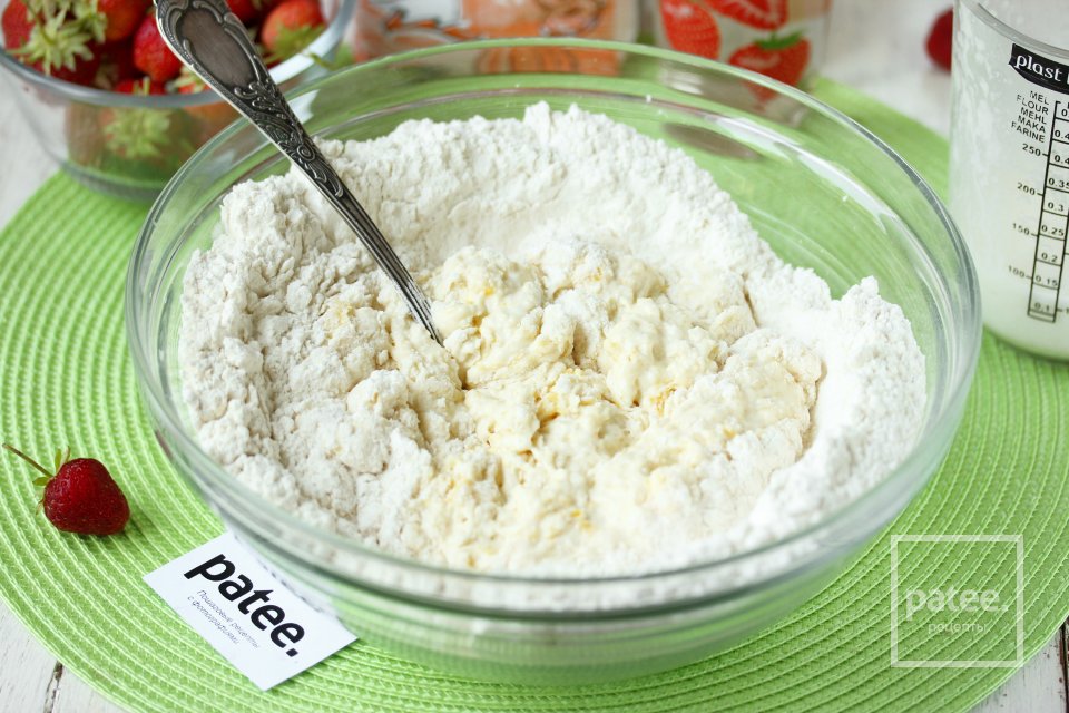 Паровые вареники с клубникой в мультиварке - Шаг 8