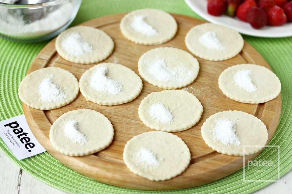 Паровые вареники с клубникой в мультиварке - Шаг 13