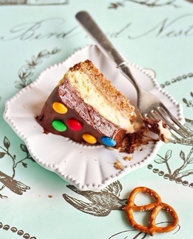 Шоколадный мусс+соленые крендельки+M&Ms = Чизкейк - Шаг 1