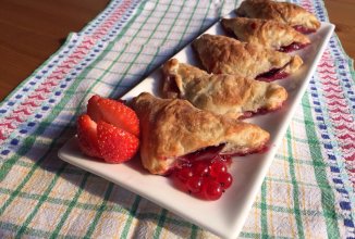 Слойки с чёрной смородиной