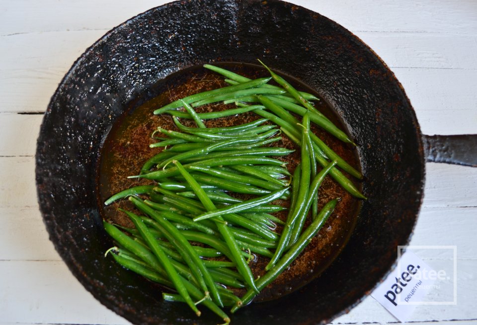 Теплый салат с баклажанами и спаржевой фасолью - Шаг 11