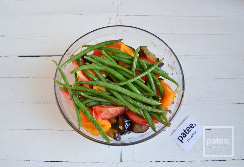 Теплый салат с баклажанами и спаржевой фасолью - Шаг 13