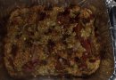 Тертый пирог из банана и овсянки со сливами