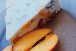 Творожная панна-котта с нектарином