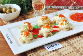 Тарталетки с красной икрой и плавленым сыром