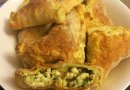 Слоеные пирожки с луком и яйцами