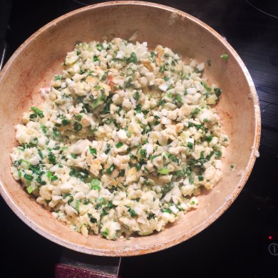 Слоеные пирожки с луком и яйцами - Шаг 3